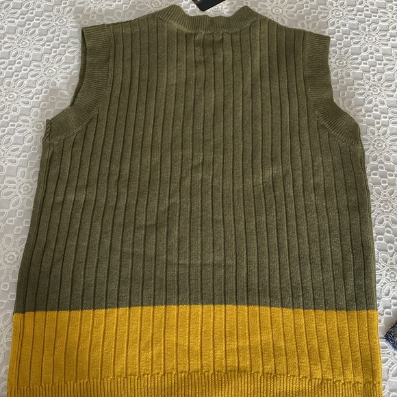 LEVI’S Men’s Oversized Sweater Vest - Picture 4 of 4